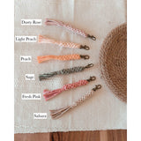 Makramee Schlüsselanhänger gedreht sage