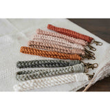 Makramee Schlüsselanhänger mit praktischer Schlaufe