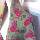 Schultertuch Wollwalk Filz grün rot pink Wolle Blumen
