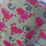 Schultertuch Wollwalk Filz grün rot pink Wolle Blumen