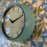 Plint Wanduhr retro chic rund leaf grün