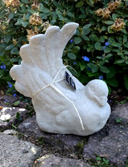 Figur Taube sitzend Stein Guss grau Garten outdoor Fächertaube