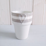 Becher Tasse "Herz" taupe Bastion Collections