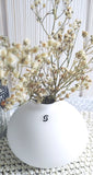 Vase Källa white mit Schleierkraut