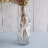 Vase mit Strauss aus Trockenblumen, Gräsern